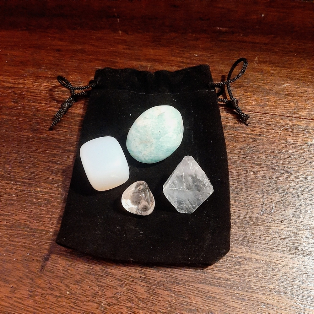 Crystals Set With Drawstring Bag - Picture 2 of 6